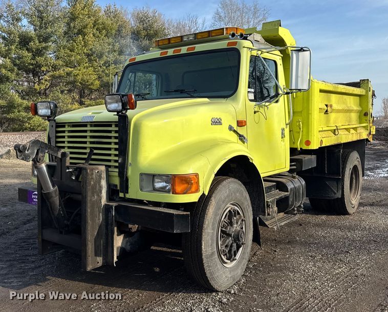 1999 International 4900 dump truck - ER0364