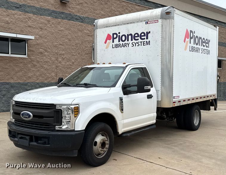 2019 Ford F350 Super Duty XL box truck - ES5500