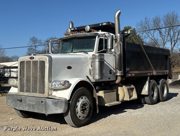 2013 Peterbilt 388 dump truck - ES5553