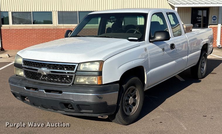 2006 Chevrolet Silverado 1500 Ext. Cab pickup truck - ES5565