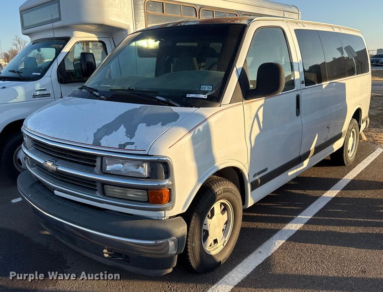 2001 Chevrolet Express 1500 van - ES5572