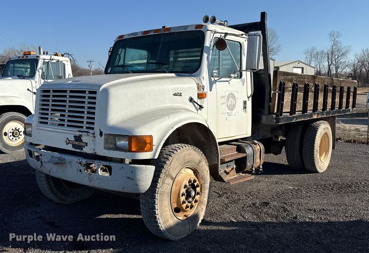 1997 International 4900 dump flatbed truck - ES5607