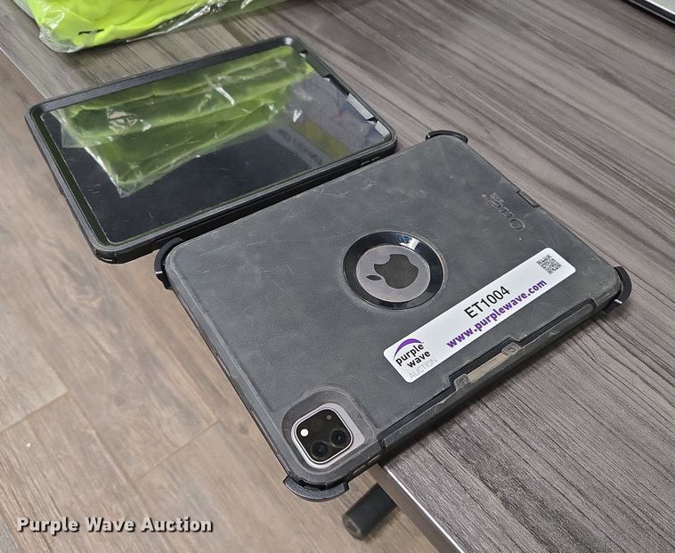 (2) Apple iPad pro 11" tablets - ET1004