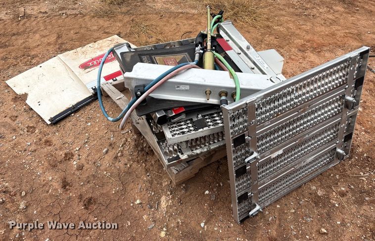 Approximately 3 aluminum deck plates and accessories - ET1039