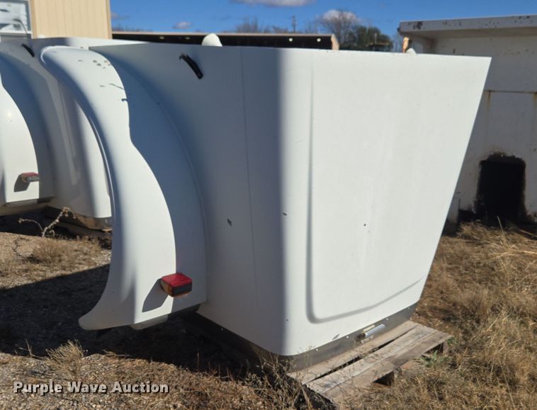 Semi truck hood - ET1136