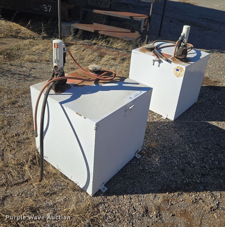 (2) oil tanks - ET1151