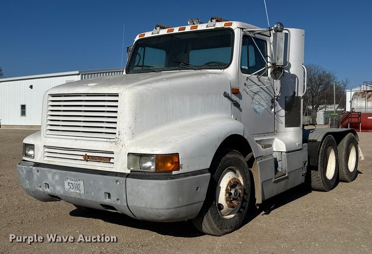 1990 International 8300 semi truck - ET4068