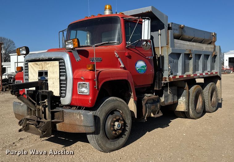 1989 Ford L8000 dump truck - ET4069