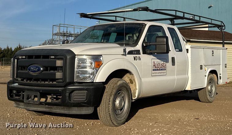 2013 Ford F350 Super Duty Ext. Cab utility bed pickup truck - ET4090