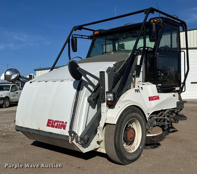 2009 Elgin Pelican Series NP street sweeper - ET4093
