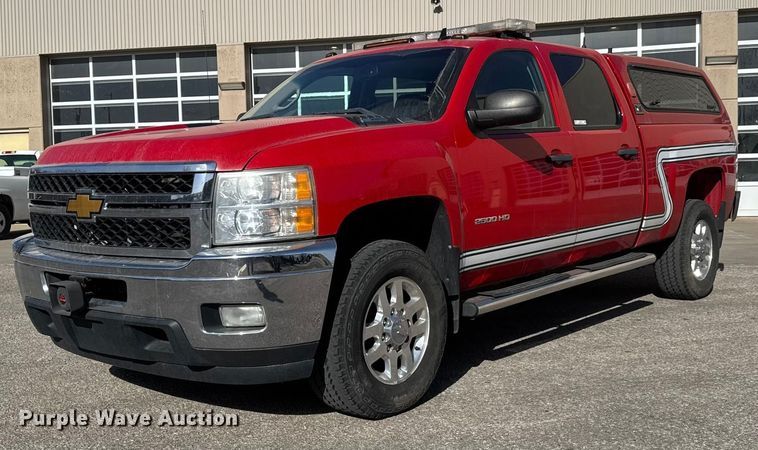 2013 Chevrolet Silverado 2500HD Crew Cab pickup truck - ET4110