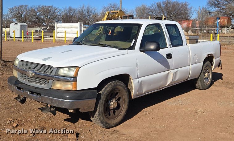 2005 Chevrolet Silverado 1500 Ext. Cab pickup truck - ET5382