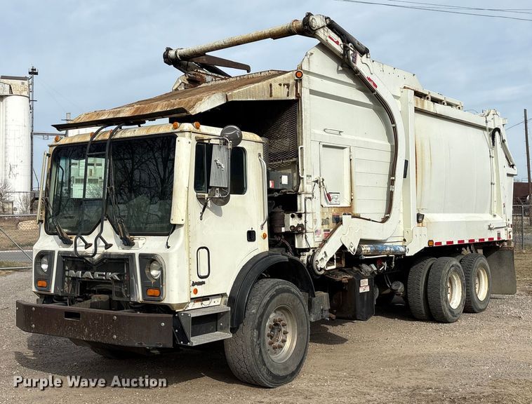 2012 Mack MRU613 refuse truck - EU0148