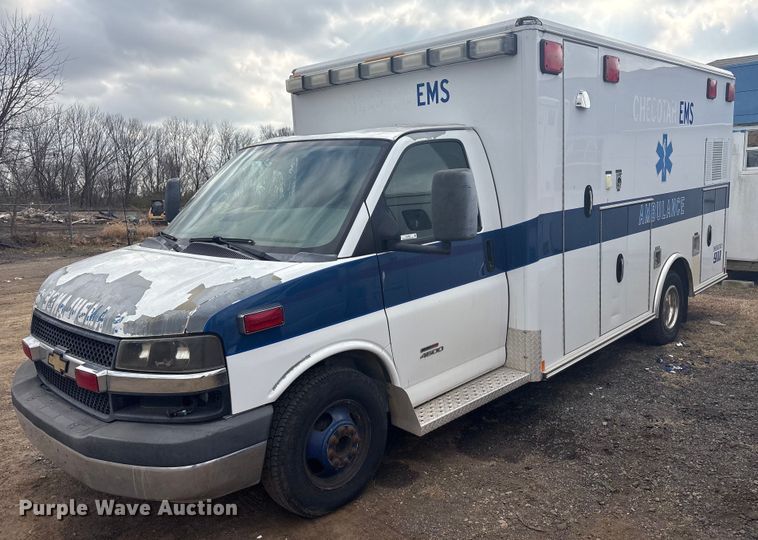 2012 Chevrolet 4500 Express ambulance - EV2590