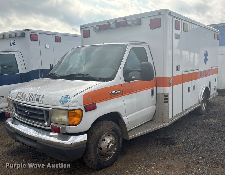 2006 Ford E450 ambulance - EV2591