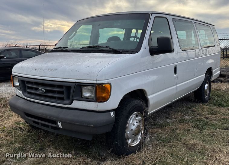 2005 Ford E350 van - EV3493
