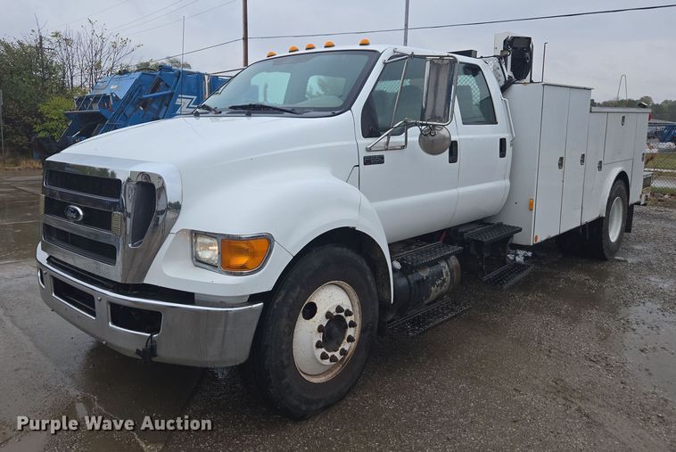 2012 Ford F650 Super Duty Crew Cab utility / service truck - EV5427