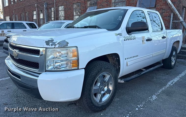 2009 Chevrolet Silverado Hybrid Crew Cab pickup truck - FB8473