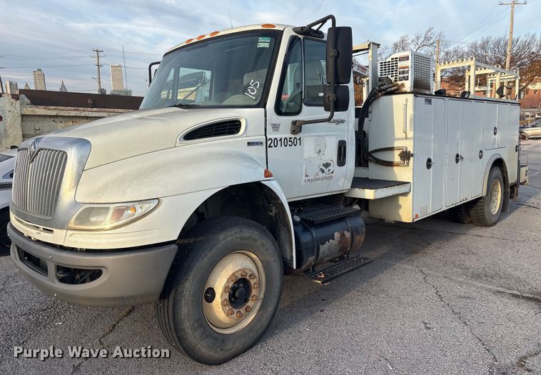 2010 International 7400 utility / service truck - FB8483