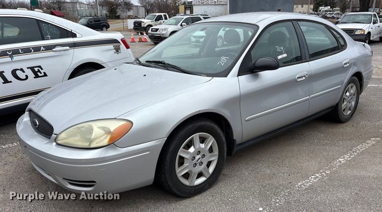 2005 Ford Taurus  - FB8485