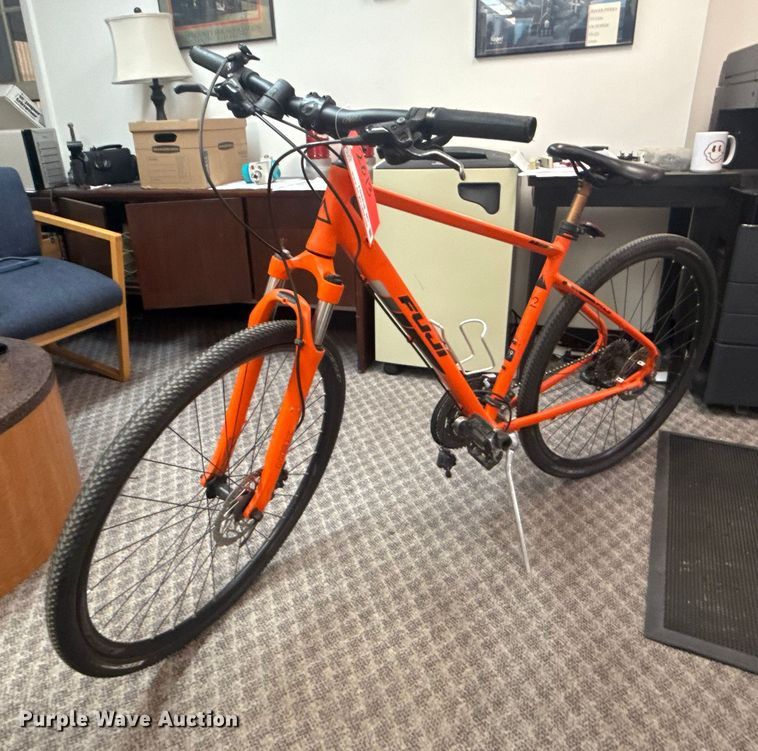 Fuji Traverse hybrid bike - FB8496