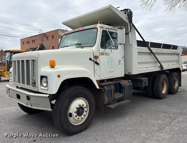 2001 International 2254 dump truck - FB8501