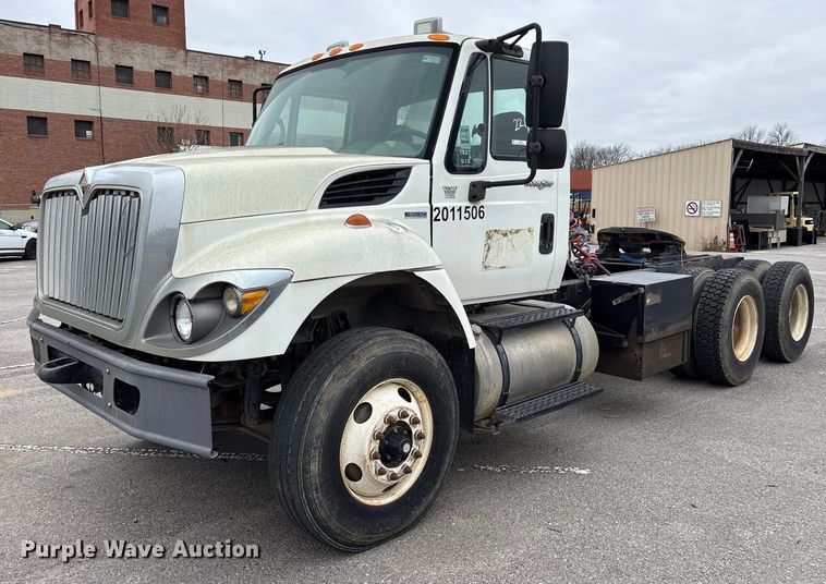 2011 International WorkStar 7400 semi truck - FB8510