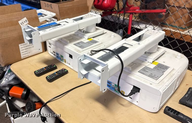 (2) ViewSonic PS750HD projectors with remotes  - FB8515