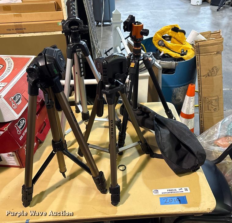 (4) camera tripods  - FB8516