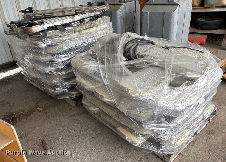 Approximately 57 light bars - FB8551