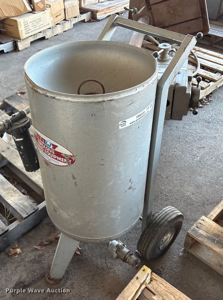 Brut  Abbrassive Cleaning Equipment sandblasting pot - FB8559