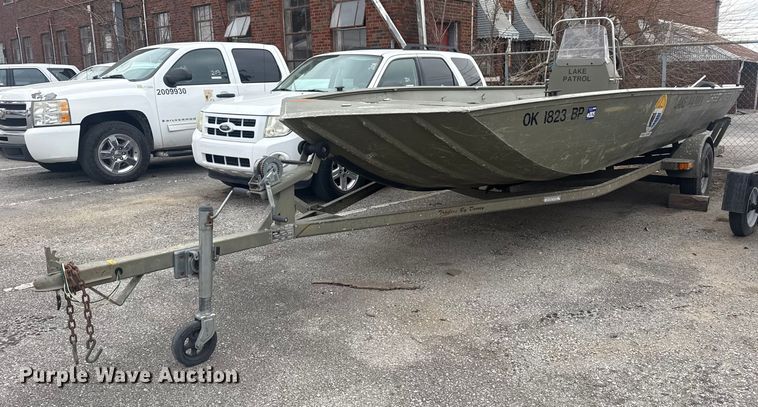 2003 Crestline 2070 boat - FB8581