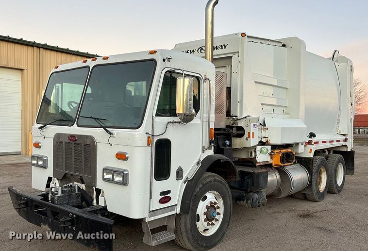 2014 Peterbilt 320 refuse truck - FG1669