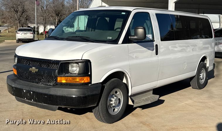 2015 Chevrolet Express 3500 van - FK0892