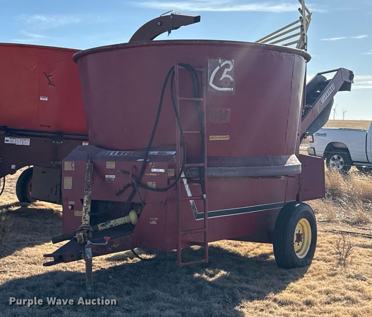 Farmhand 880 tub grinder - EP2721