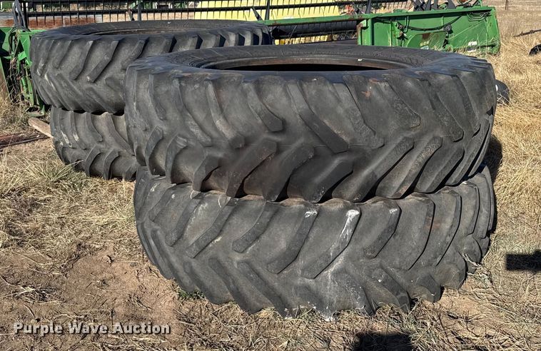 (4) 520/85R42 tires - EP2747