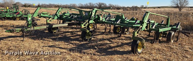 John Deere 2410 chisel - ET1104