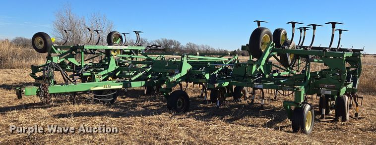 John Deere 1810 field cultivator - ET1106