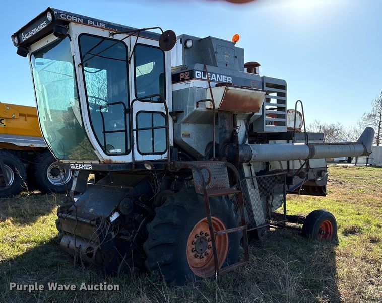 Gleaner F2 combine - EU0186