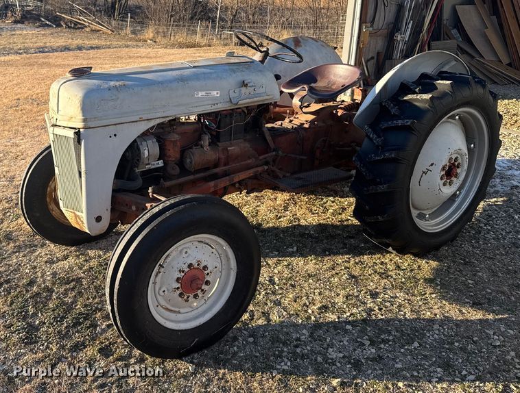 Ford 8N tractor - FB0535