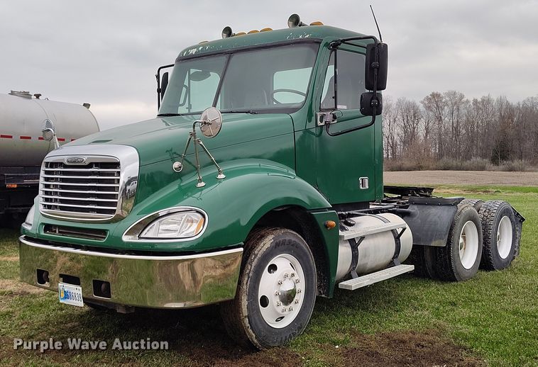2006 Freightliner Columbia semi truck - IH9394