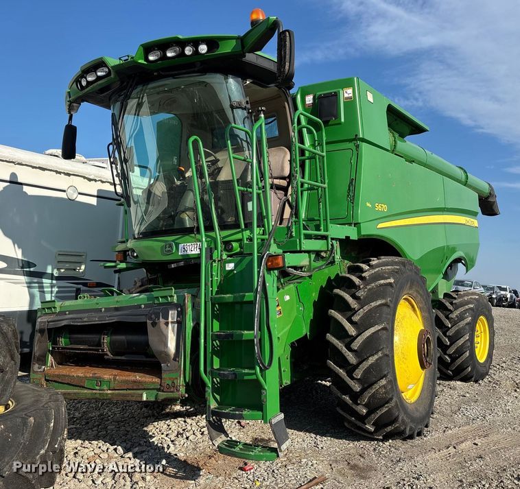 2012 John Deere S670 RWA combine - YA1775