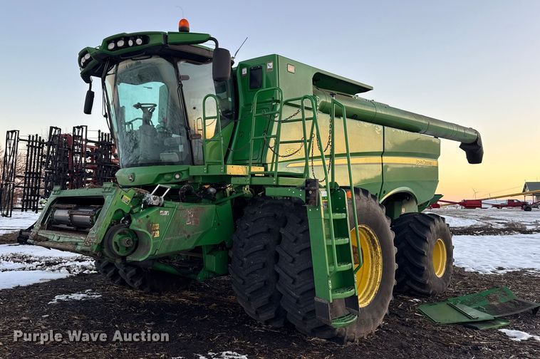 2012 John Deere S680S STS combine - YA1794