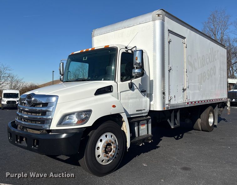 2018 Hino 268 box truck - DT2770