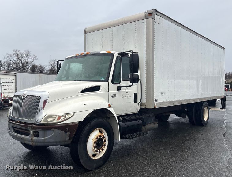 2005 International 4300 box truck - DT2774
