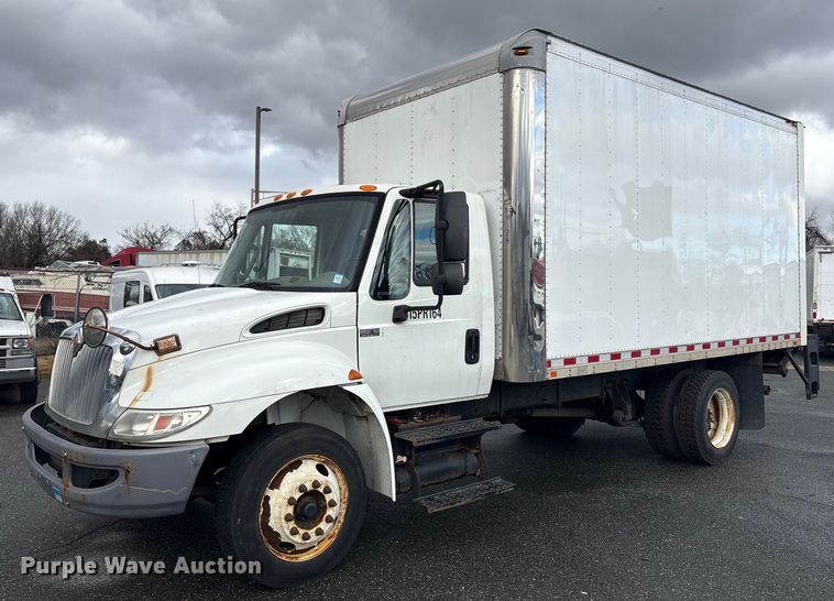 2015 International 4300 box truck - DT2776
