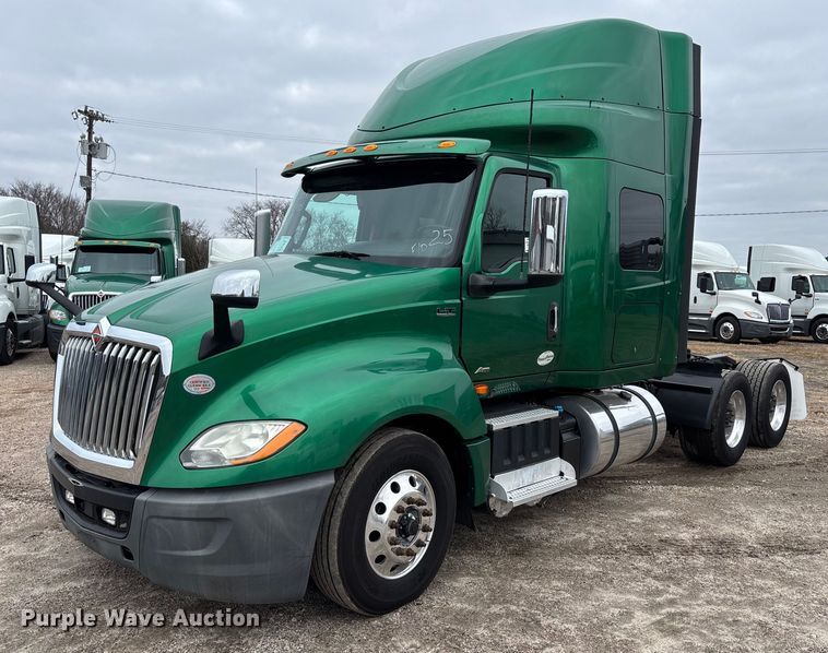2020 International LT625 semi truck - DU0292