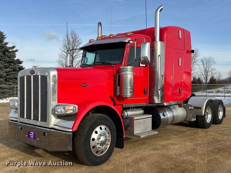 2022 Peterbilt 389 semi truck - DW4390