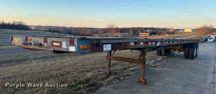 1973 Clark flatbed trailer - DW6746