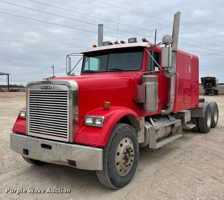 2001 Freightliner FLD120 semi truck - DW7364